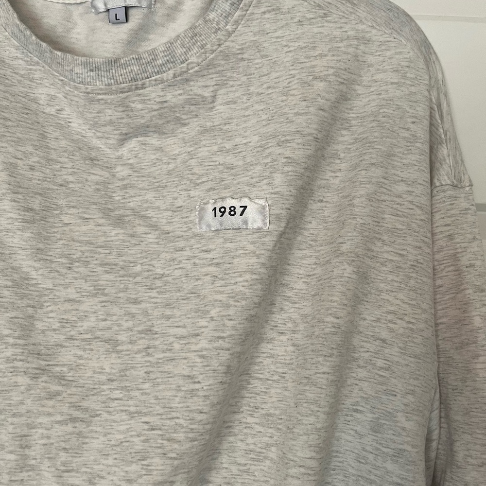 1987 label crop long sleeve